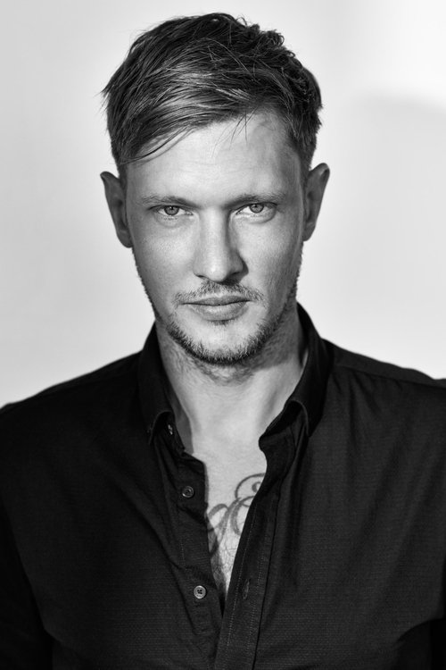 Robert Farnham as Self