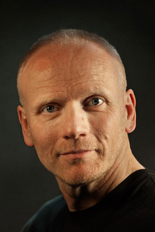 Finn Arve Sørbøe as Fortelleren