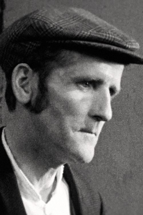 Bernard McKenna as Parvus / Official Stoners Helper / Giggling Guard