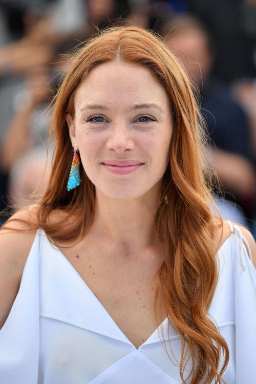 Laetitia Dosch as Florence