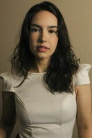 Mony Gester as Eva Nevil