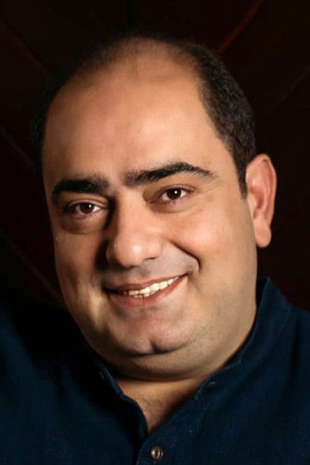 Özer Atik as Self (Singer)