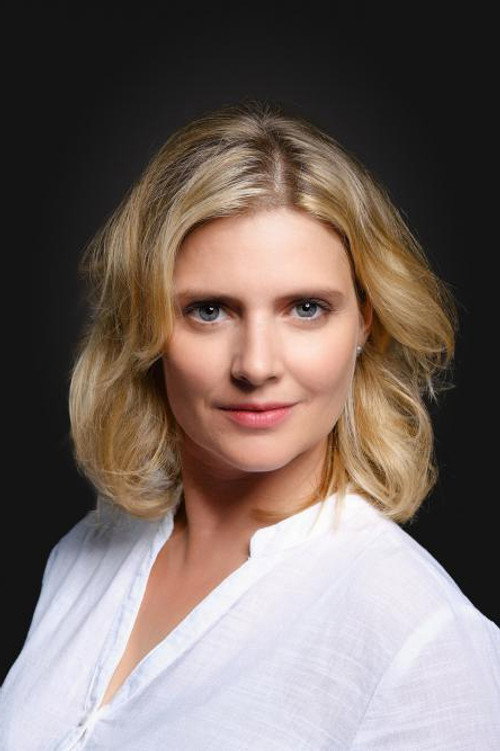 Dana Špilauer Verzichová as Doktor