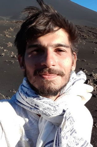 Pedro Queiroz as Tomás