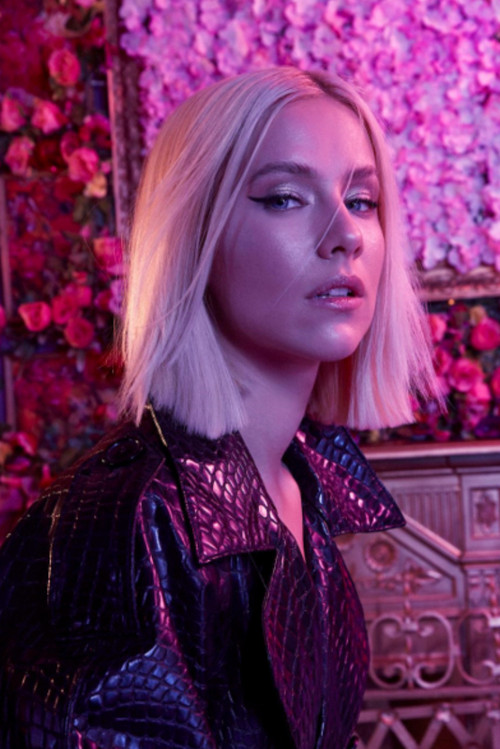 Dagny Norvoll Sandvik as Nora (voice)