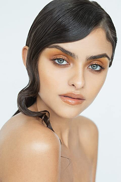 Carmen Johnson as Maddie