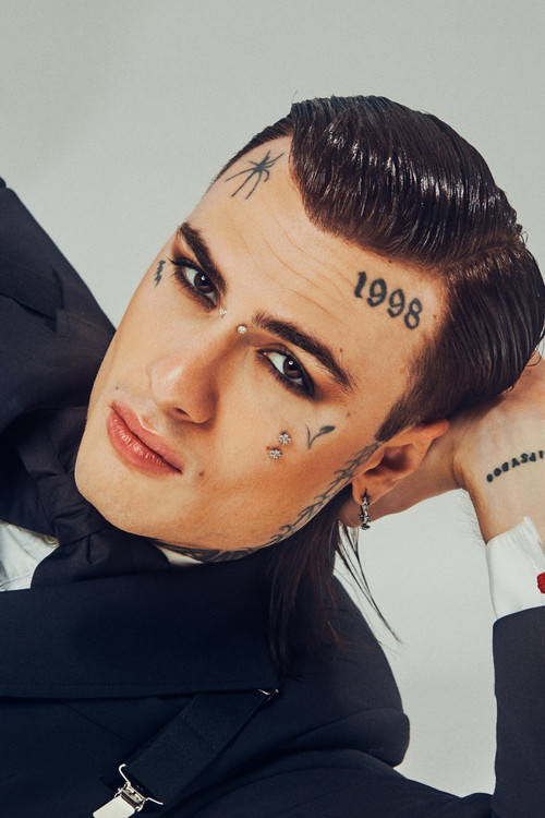 Rosa Chemical as co-presentatore