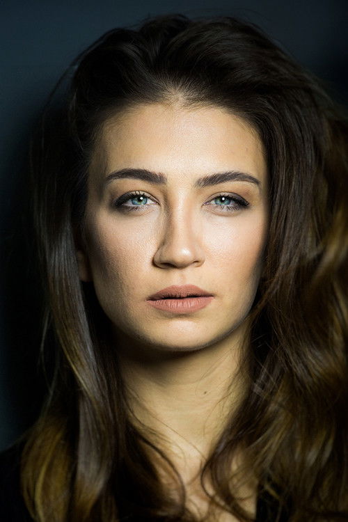 Ceren Benderlioğlu as Ömür Façali