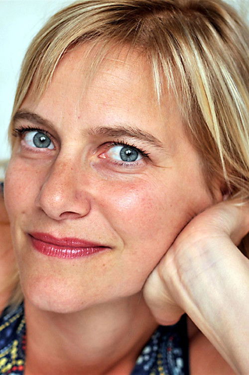 Christine Bellier as Interphone pouponnière (voix)