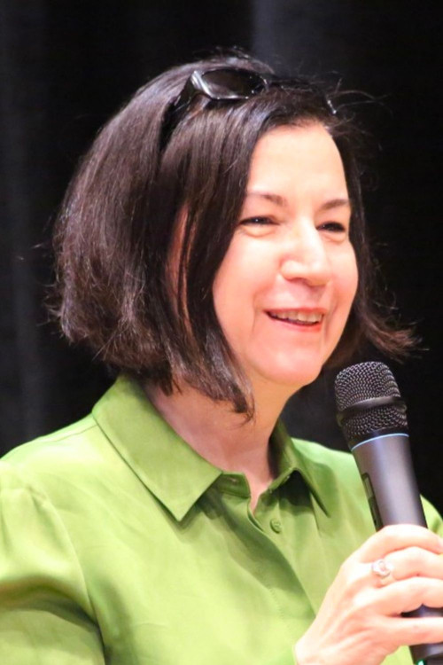 Belmin Söylemez as Herself