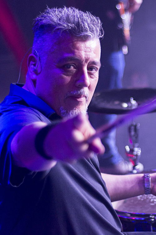 Mauricio Claveria as 