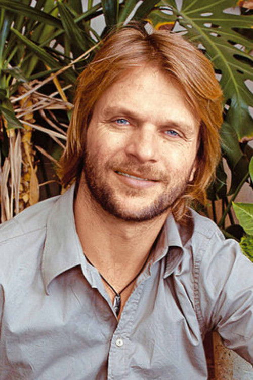 Juan Pablo Bastidas as Doctor