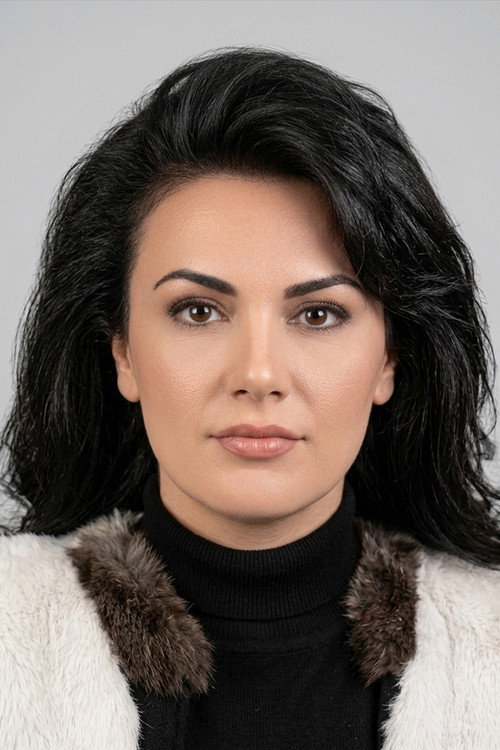 Nesrin Akkoç as Organizatör Filiz