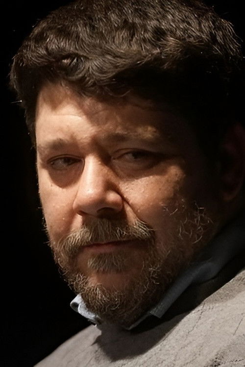 Raúl Murcia as Narrador