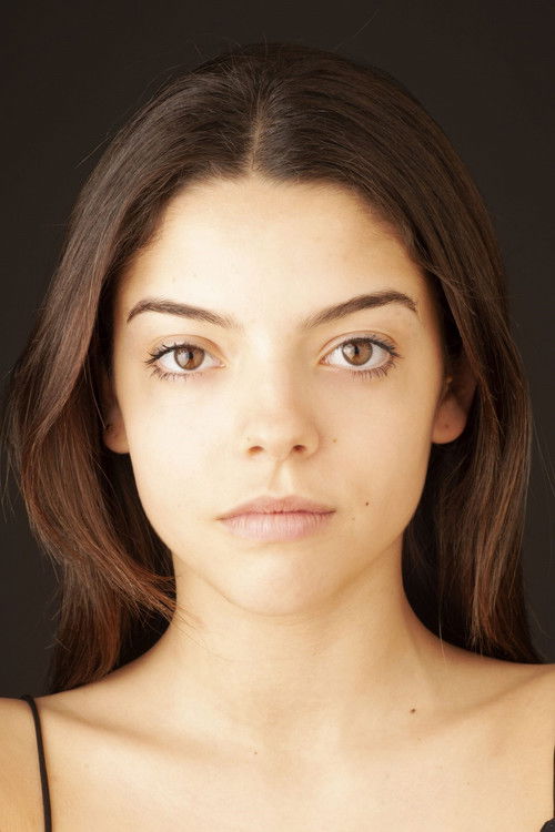 Mariana Venâncio as Joana