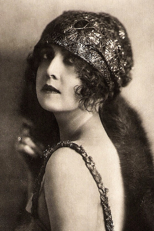 Helena Makowska as Judith