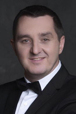 Vadym Mychkovskyi as Self / Diadia Zhora