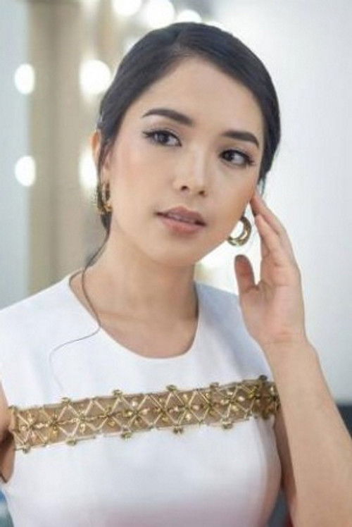 Michelle Wanda as Dita