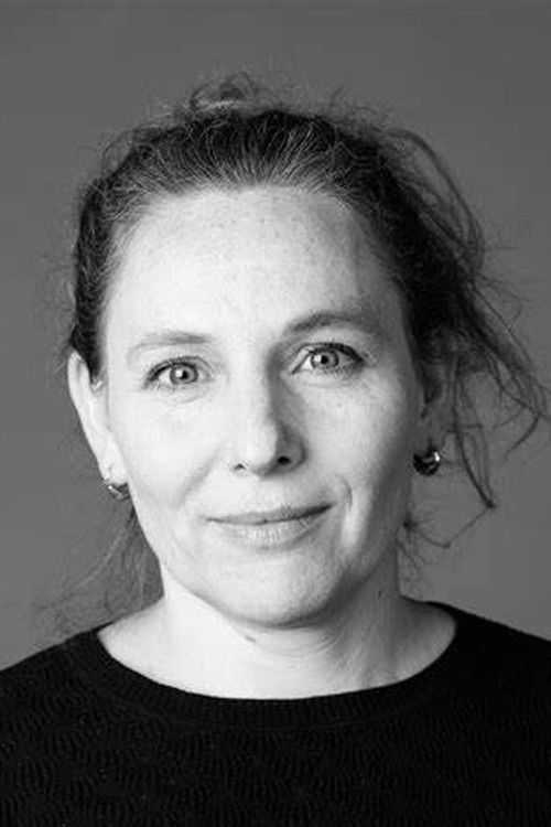 Miriam Sogn as Merete