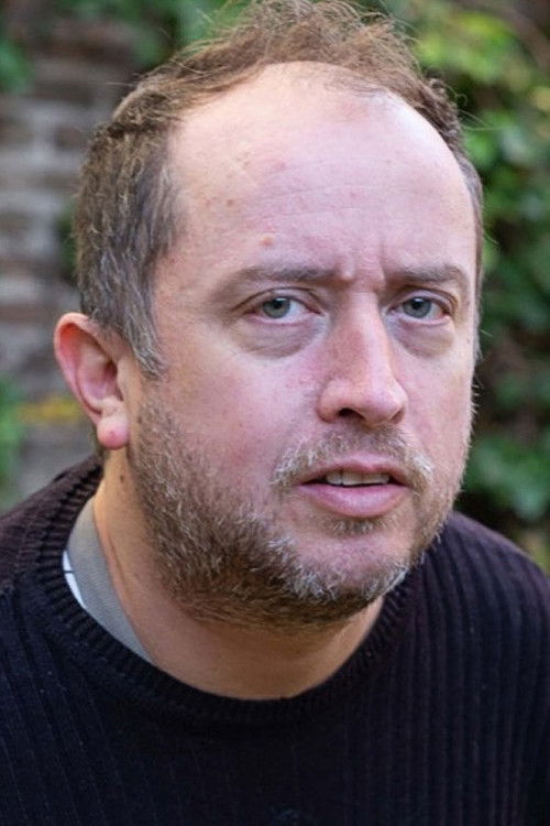 Ayar Blasco as Julián / E-Tet