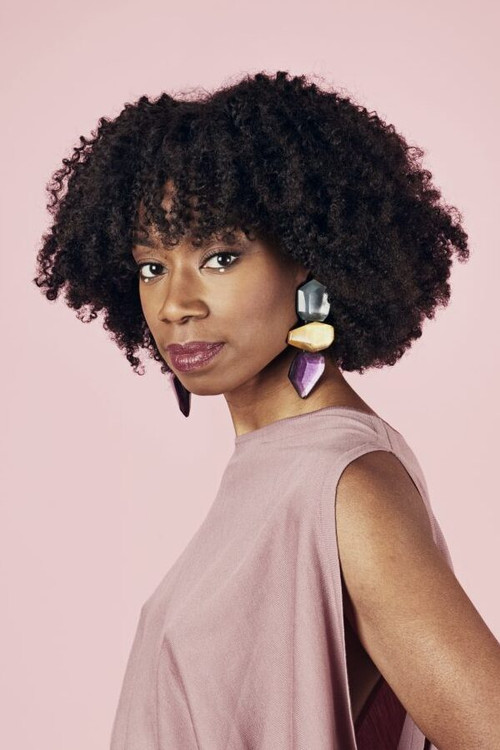 Sabrina Starke as Self - Cantante