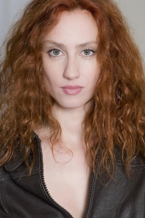 Claire Pataut as La Présentatrice