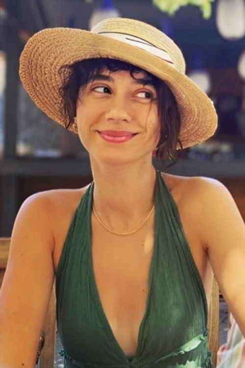 Milay Ezengin as Zeynep (Voice)