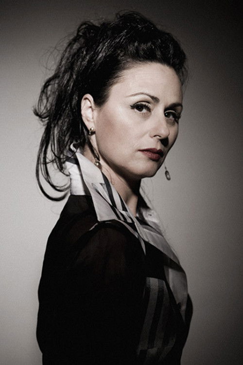 Hana Azoulay-Hasfari as Fannie