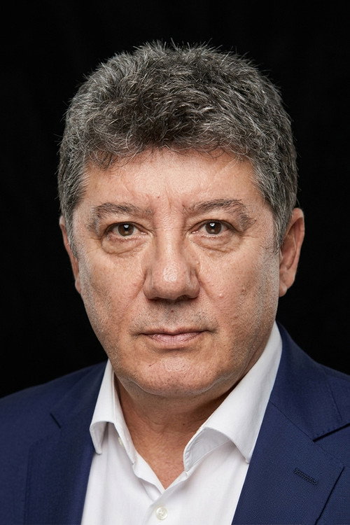 Tarık Ünlüoğlu as Tarik