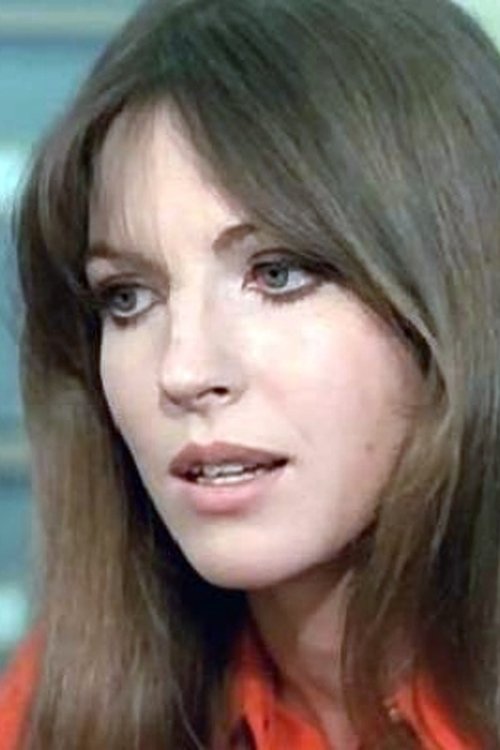 Prudence Harrington as Sarah, une femme mariée, la répétitrice en anglais d'un film "américain", dont Claude tombe amoureux