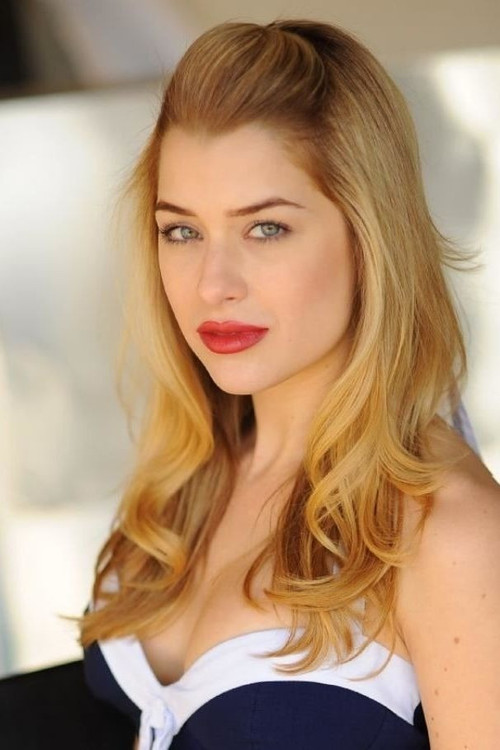 Brittany Finamore as J