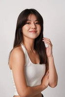 Vonny Felicia as Nia