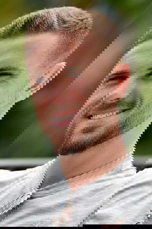 Jordan Henderson as Himself