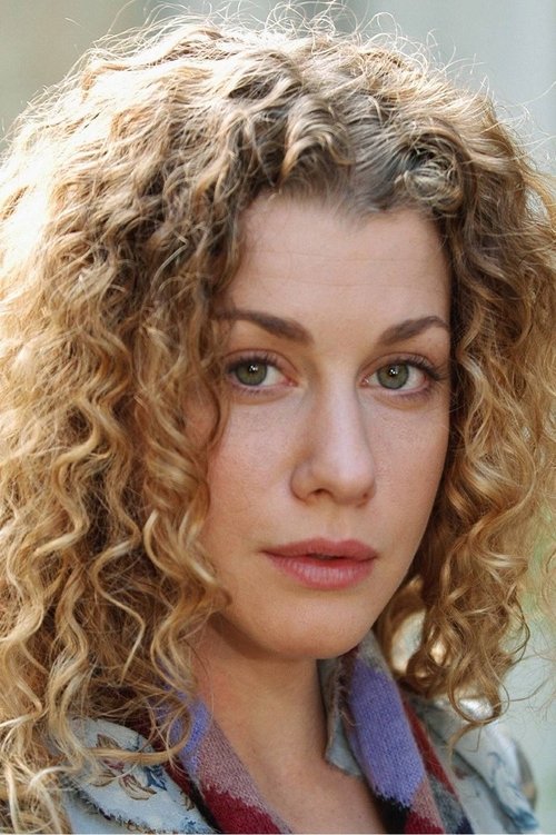 Cheyenne Rushing as Sandra Parker