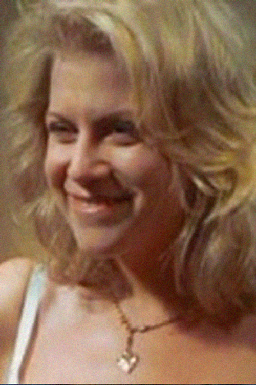 Jennifer Behr as Vickey