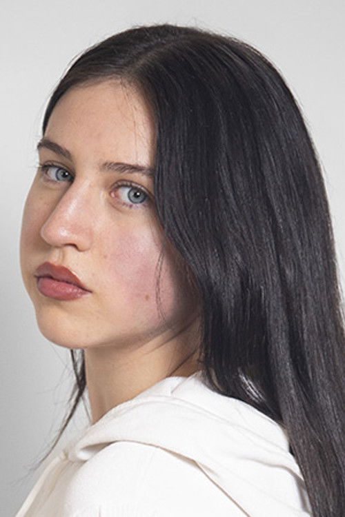 Luna Marlofi as Carla