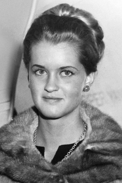 Barbara Merrill as Liza Bates