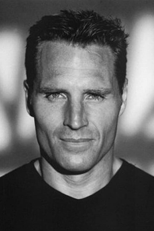 Douglas O'Keeffe as Officer Campbell