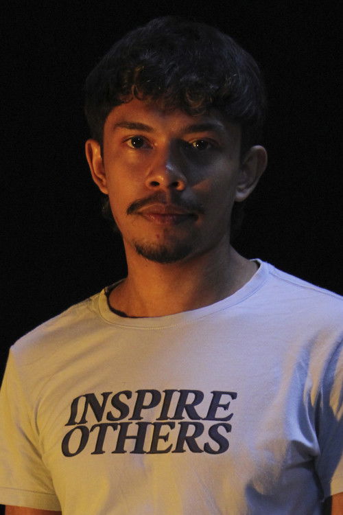 Luan Mello as Estudante 1 / Vera Kinejo