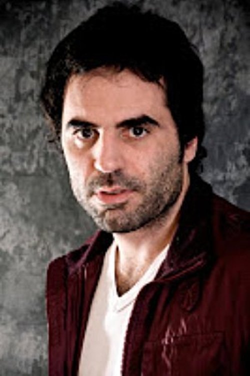 Sebastián Blanco as Arturo