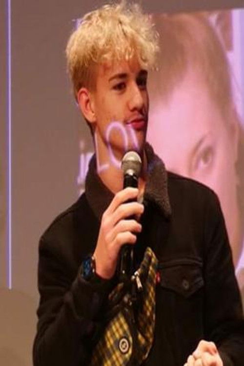 Lou Belliard as Le serveur