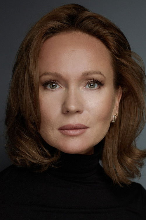 Polina Bulicheva as Elena