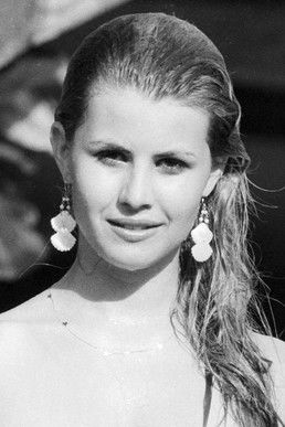 Sabrina Belleval as Julia