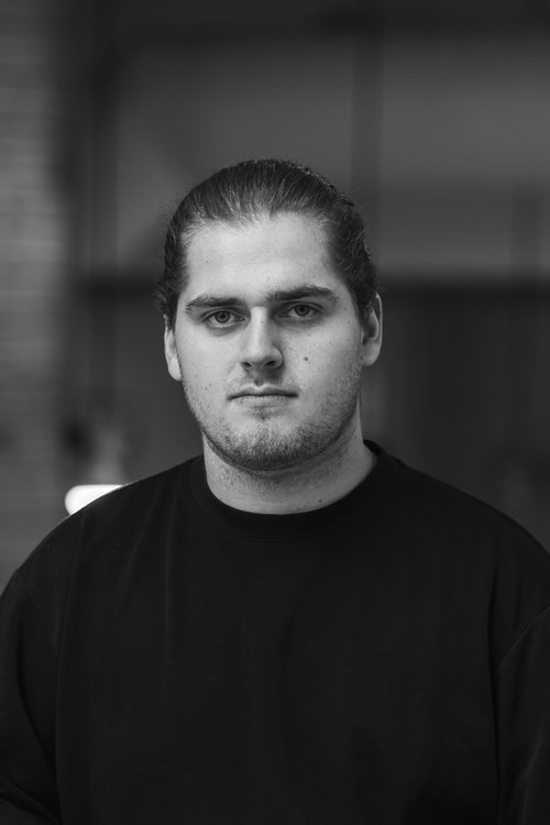 Maxence Dumouchel as Justin