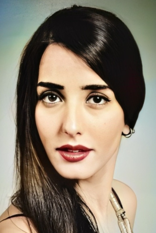 Lalizer Kemaloğlu as Sultaniye
