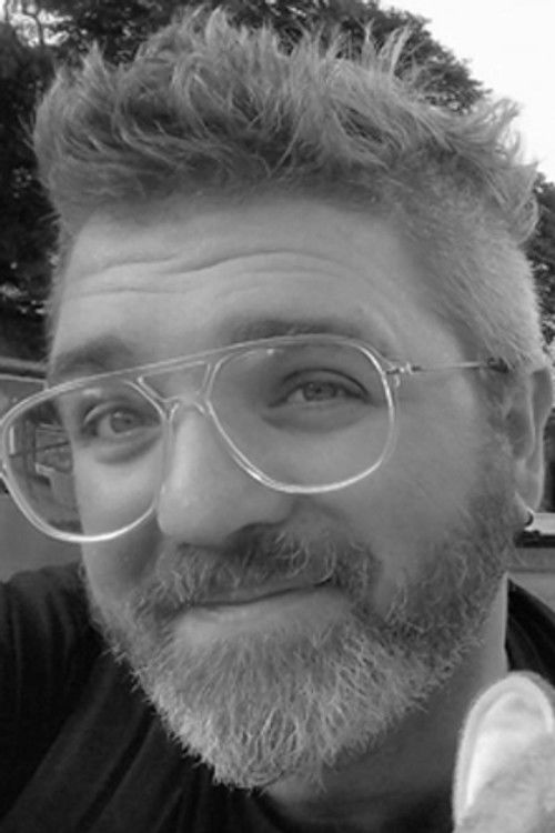 Paulo Soria as Linyera (voz)