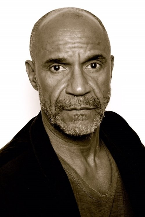 Jacques Boko as Le videur