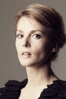 Izabella Jo Tschig as Reporter