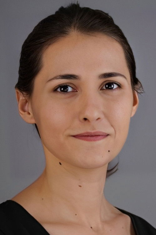 Ecem Akyol as Güler