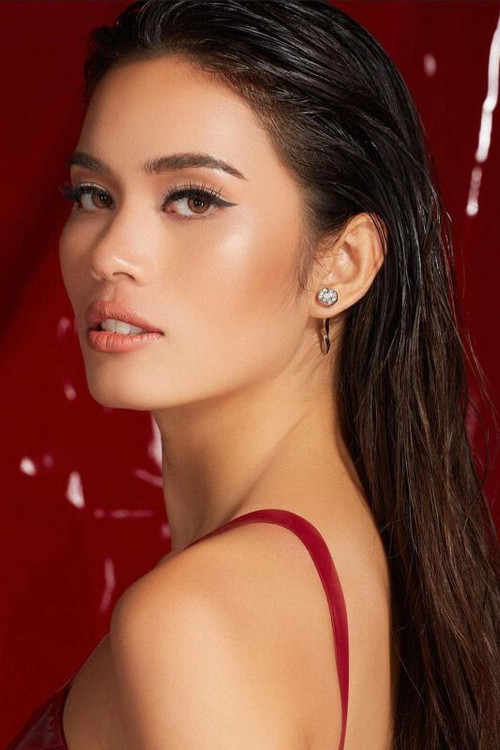 Kanticha Chumma as Red Dress Lady